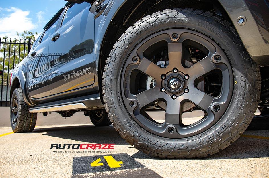 FORD RANGER BEAST BLACK MACHINED WITH DARK TINT